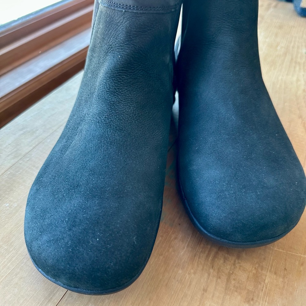 XERO Tari  Black Pull-On Booties Size 10 Women's